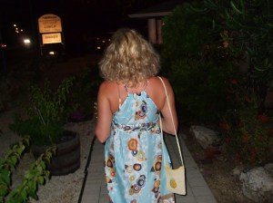 nev blond walk away survillance