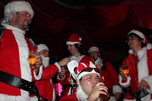 santa_pint_drinking_beer